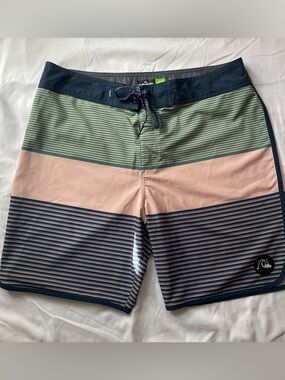 Quiksilver Highline SurfSilk Colorblock Stripe Boardshorts Size 34 Coastal Surf